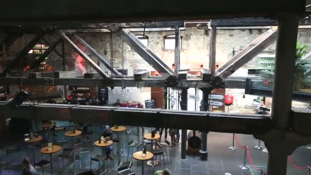 Café en el museo. Old Jameson Distillery Tours — Vídeos de Stock