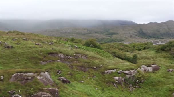 Vackra landskapet i damer Visa i Killarneys nationalpark. — Stockvideo