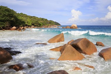 Güzel Hint Okyanusu ve plaj Anse Lazio.