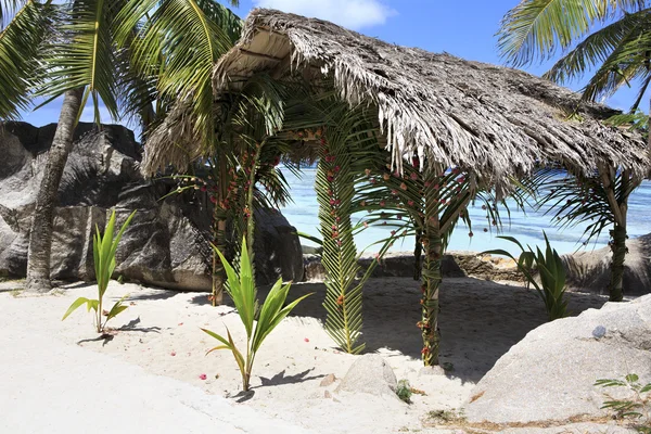 Terraço para casamentos na praia Anse Fonte DArgent . — Fotografia de Stock