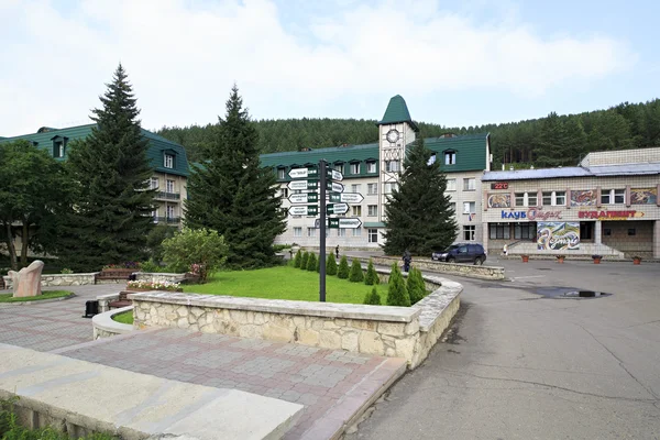 Sanatorium Altaj-West in het resort Belokurikha. — Stockfoto