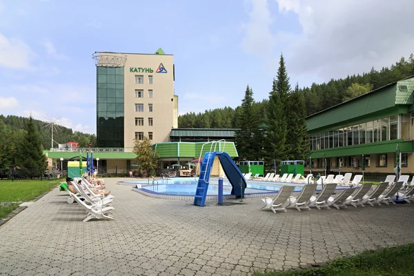 Utendørs basseng i Sanatorium Katun – stockfoto