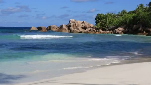 Красивий пляж Анс Кокос. Час Лапсе — стокове відео