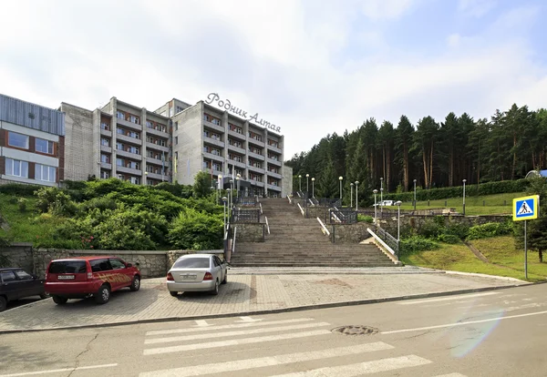 Sanatório Rodnik Altaya no resort Belokuriha . — Fotografia de Stock