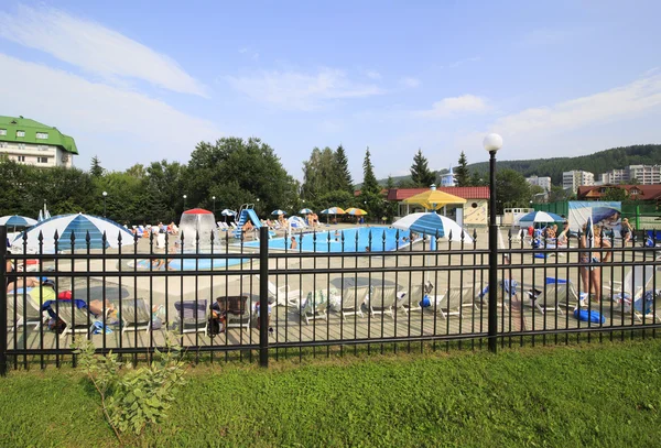 Außenpool im Sanatorium Belokuriha — Stockfoto