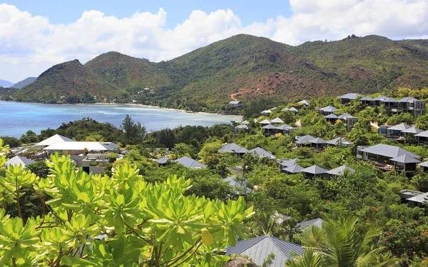 Villas op de hotel Raffles Praslin, Seychellen. — Stockfoto