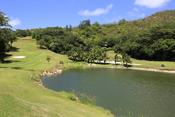 Jezioro na pole golfowe w Constance Lemuria Resort. — Zdjęcie stockowe