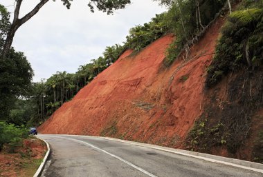 Orta yolda Praslin Adası.