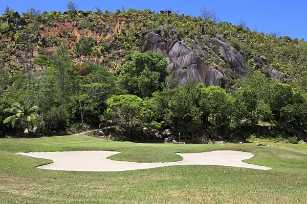 Piękne pole golfowe w Constance Lemuria Resort. — Zdjęcie stockowe