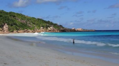 Güzel bir plaj Anse Petit.