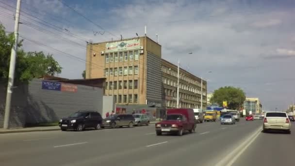 Krasnyj sätta Street i stadens centrum. — Stockvideo