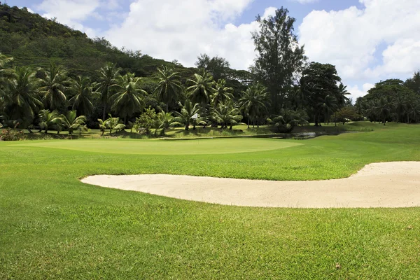 Vacker golfbana på Constance Lemurien Resort. — Stockfoto