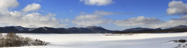 Lago Panorama Schuchye en el Parque Nacional Burabay . —  Fotos de Stock