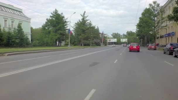 Улица Ленина в центре города . — стоковое видео