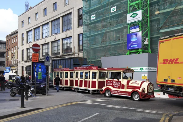 Trem turístico no centro de Dublin . — Fotografia de Stock