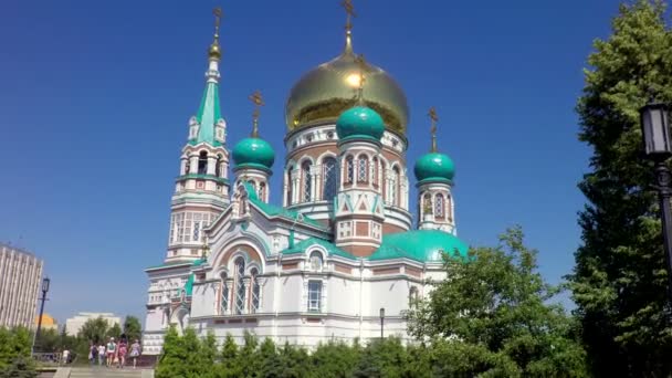 Catedral de Uspensky en Omsk — Vídeo de stock