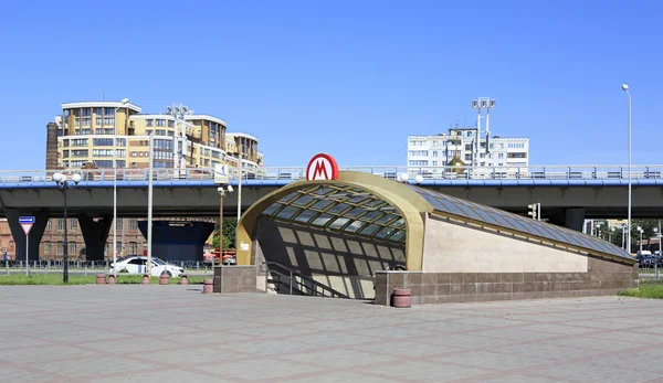 Stazione della metropolitana vicino Ponte prende il nome dal sessantesimo anniversario della vittoria Grande guerra patriottica — Foto Stock