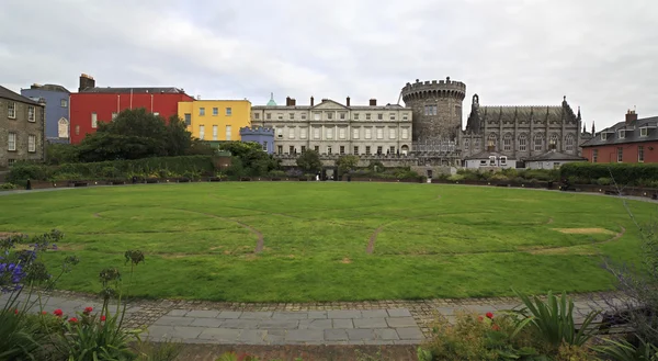 Castillo de Dublín, visto desde el parque hacia el sur, muros exteriores . — Foto de Stock