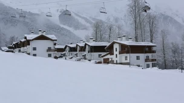 Rosa Chalet no planalto de Roza Khutor — Vídeo de Stock