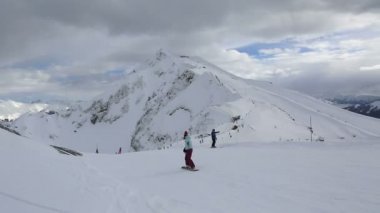 Rosa Khutor Alp beldesinde Kayak tesisi