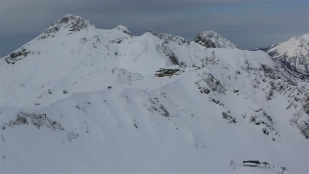 Panorama de las montañas del Cáucaso en Rosa Khutor Alpine Resort — Vídeo de stock