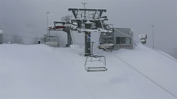 Chair ski lift in Rosa Khutor Alpine Resort — Stock Video