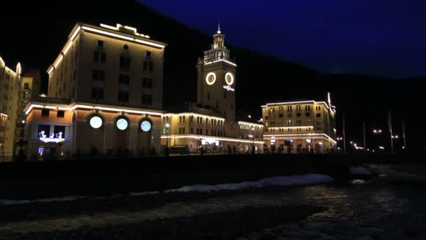 Noční pohled na údolí Rosa Rosa Chutor Alpine Resort — Stock video