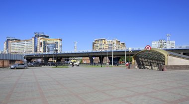 Altmışıncı yıldönümü büyük Vatanseverlik Savaşı ve metro istasyonu sonra ismini Köprüsü.