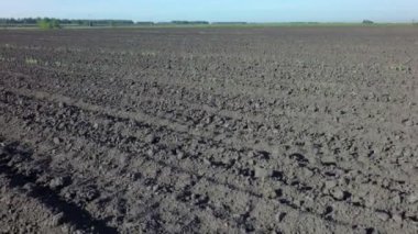 sürülmüş alana Ekim için hazır.