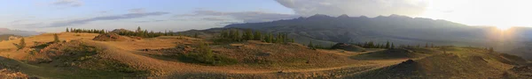 Panorama of Kuray mountain range at dawn. — Stock Photo, Image