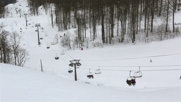 Ski stoeltjeslift in Rosa choetor Alpine Resort — Stockvideo