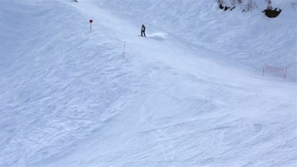 Skipisten im Alpinresort rosa khutor — Stockvideo