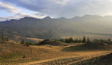 Kuray Sıradağları ve bozkır şafak.