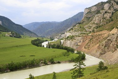 Nehir Chuya Chuysky Trakt yakınındaki