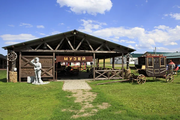 Peasant Museum under the open sky. Tourist Complex Siberian Podvorye. — Stock Photo, Image