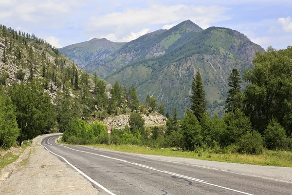 Beautiful Chuysky Trakt in Altai Mountains. — Stock Photo, Image