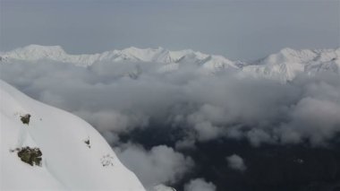 Kafkas Dağları bulutlar güzel Dağ doruklarına