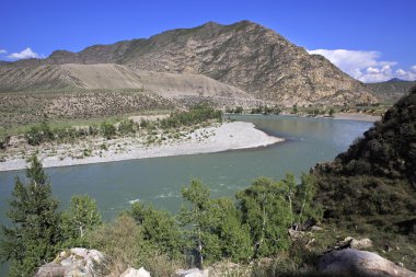 Dağ nehir Chuysky Trakt boyunca Katun
