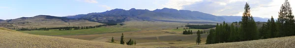 Panorama of Kuray mountain range at dawn. — Stock Photo, Image