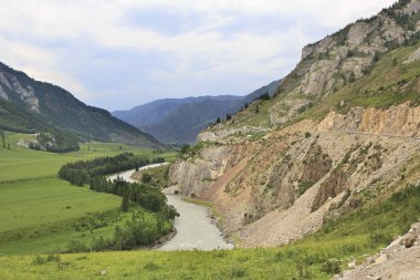 Nehir Chuya Chuysky Trakt yakınındaki güzel manzaralarını