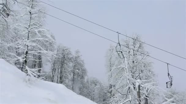 在罗莎 · 德鲁日阿尔卑斯山度假胜地滑雪升降椅 — 图库视频影像