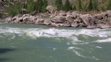 Güzel Ilgumensky eşik Katun Nehri üzerinde.