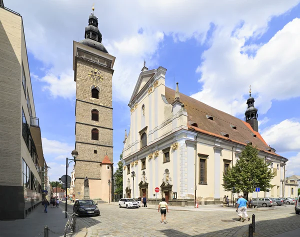 Černá věž a Mikulášské katedrála v Českých Budějovicích — Stock fotografie