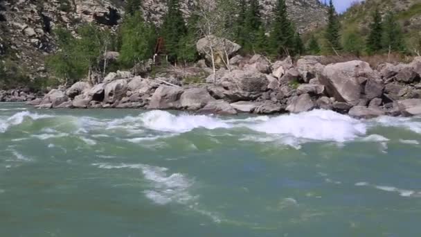 Beautiful Ilgumensky threshold on Katun River. — Stock Video