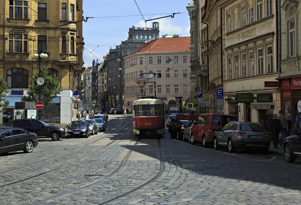 Tram in het centrum van Praag. — Stockfoto