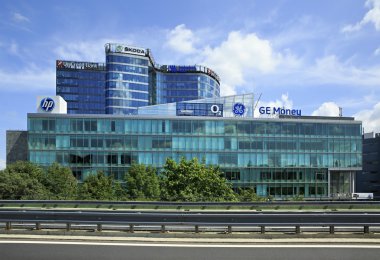 Prag'da modern ofis binaları.