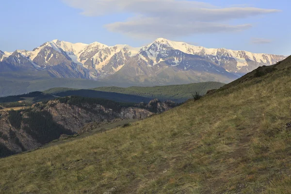 Steppa Kurai e cresta Nord Chuya all'alba . — Foto Stock