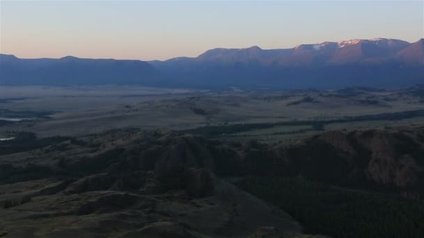 Panorama of Kuray steppe and North Chuya ridge at dawn. — Stock Video