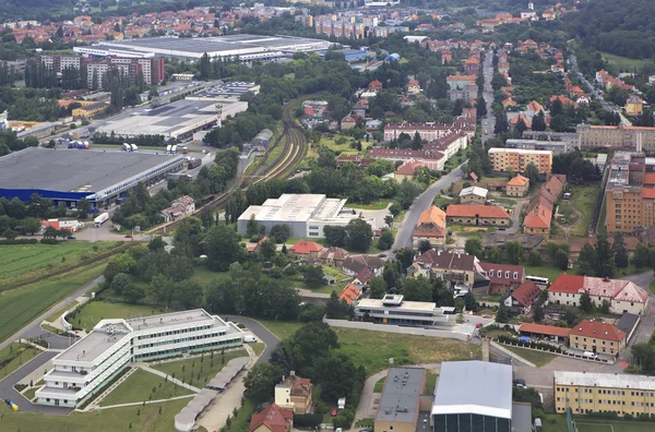 Uitzicht vanaf vliegtuigen naar het gebied van Praag. — Stockfoto