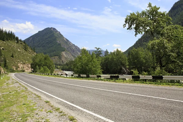 Beautiful Chuysky Trakt in Altai Mountains. — Stock Photo, Image